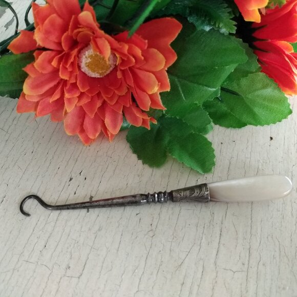 Vintage Victorian Button Hook MOP Mother of Pearl Handle Antique Shoes Boots - Picture 1 of 13